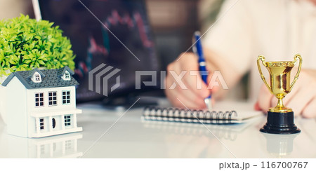 Choosing the best real estate for investment, calculating the income from the purchase Choosing the best real estate for investment, calculating the income from the purchase 116700767