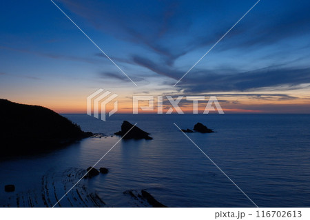 島根県 松江市 日が暮れてマジックアワーが美しい島根半島の海岸 島根県 松江市 日が暮れてマジックアワーが美しい島根半島の海岸 116702613