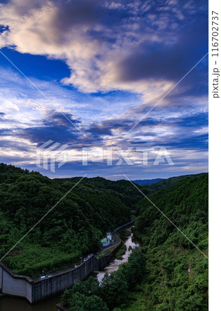 2024年夏布目ダムの夕景 116702737