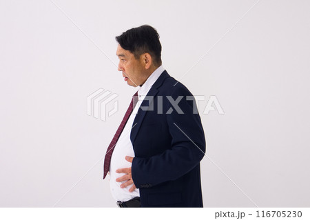 ビジネスマン　メタボ　肥満　シニア男性 116705230