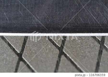 ダイヤモンド砥石(シャープナー)で包丁を研ぐイメージ ダイヤモンド砥石(シャープナー)で包丁を研ぐイメージ 116706359