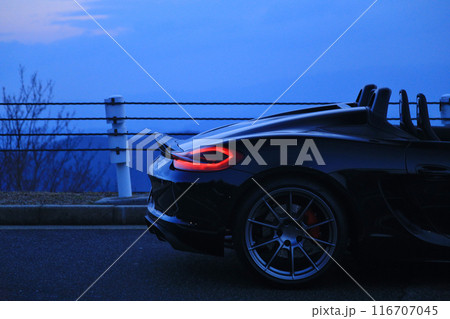 黒いツヤツヤのスポーツカー 黒いツヤツヤのスポーツカー 116707045