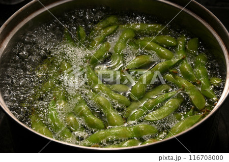 枝豆を茹でている様子 枝豆を茹でている様子 116708000
