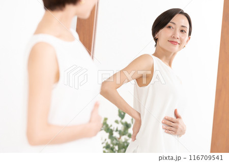 ダイエットに成功した女性 116709541