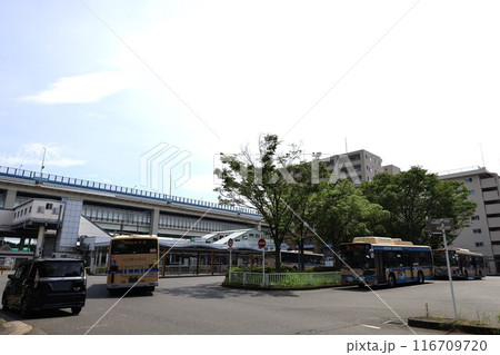 【横浜市】JR京浜東北線・根岸線　根岸駅前のバスターミナル 116709720