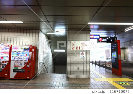 横浜駅 東口バスターミナルのバス乗り場 横浜駅 東口バスターミナルのバス乗り場 116710075