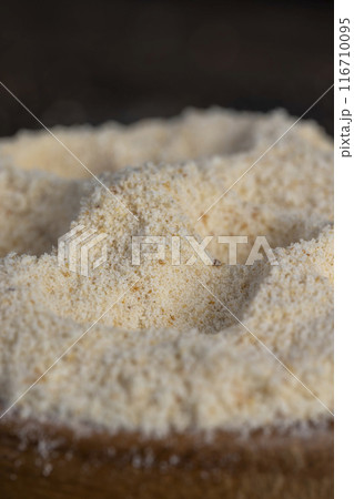 fresh crumbly bread crumbs from dehydrated white bread 116710095