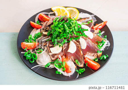 カツオのたたきサラダ 116711481