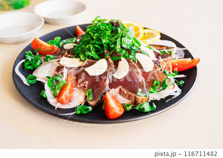 カツオのたたきサラダ 116711482