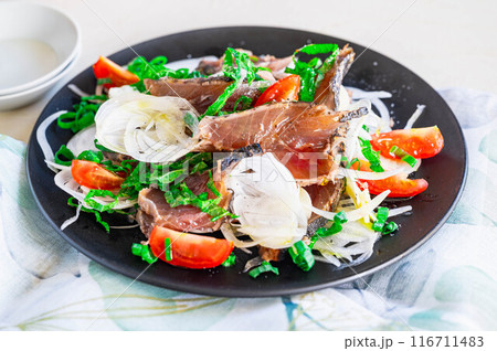 カツオのたたきサラダ 116711483