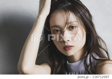 ロングヘアの女性 ロングヘアの女性 116712097