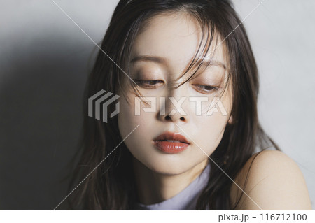 ロングヘアの女性 ロングヘアの女性 116712100
