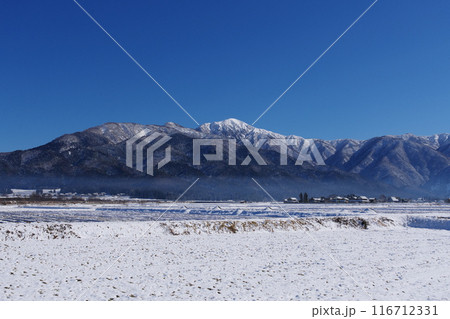 大野市から望む冬の荒島岳と小荒島岳 116712331