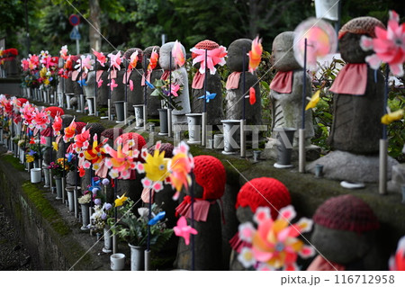 お地蔵さんと風車 お地蔵さんと風車 116712958