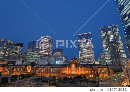東京駅の夜景 116713018