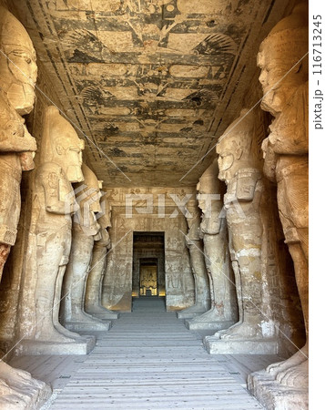 アブシンベル神殿の内部 116713245
