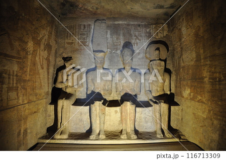 アブシンベル神殿の内部 116713309