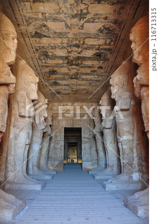 アブシンベル神殿の内部 116713315