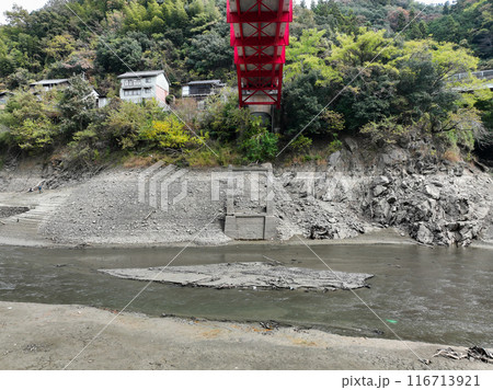 愛媛県西予市 鹿野川ダム ダム底の風景 愛媛県西予市 鹿野川ダム ダム底の風景 116713921