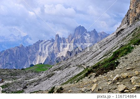 トレ・チーメ ラヴァレード峠からカディン山群 トレ・チーメ ラヴァレード峠からカディン山群 116714864