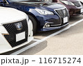 駐車場に並んだ自動車 116715274
