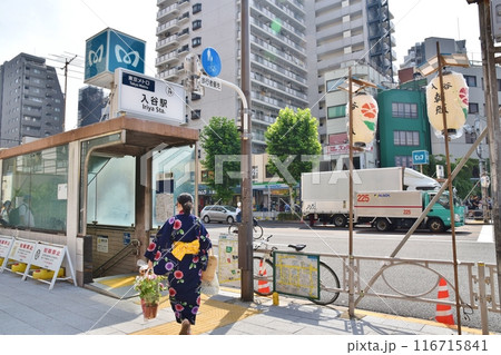 入谷朝顔市の朝の入谷駅前　東京 116715841