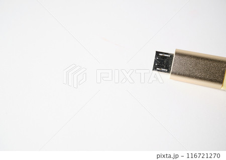 micro USB Type-Bの接続端子のイメージ素材 116721270