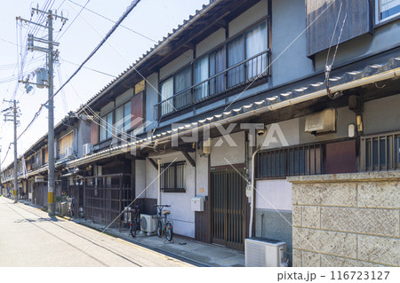 十六軒長屋 (大阪府岸和田市岸城町) 十六軒長屋 (大阪府岸和田市岸城町) 116723127