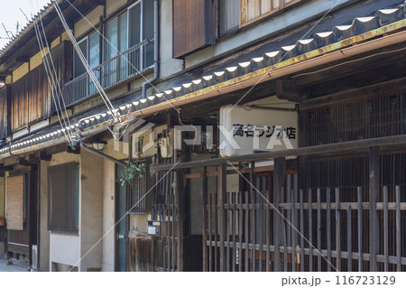 十六軒長屋　（大阪府岸和田市岸城町） 116723129