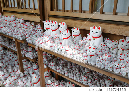 豪徳寺の招き猫　東京都世田谷区 116724536