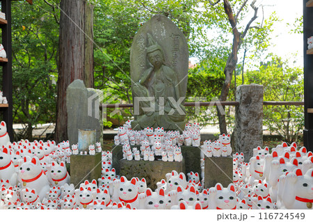 豪徳寺の招き猫　東京都世田谷区 116724549