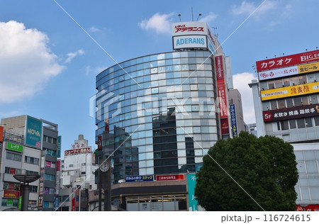 晴天の赤羽駅前　東京 116724615