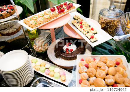 カラフルなケーキ　スイーツビッフェの画像 116724965