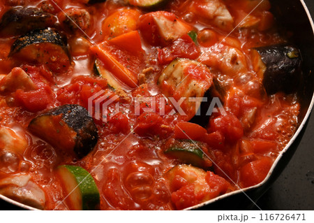 ラタトゥイユを煮込んでいる様子 116726471