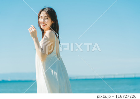 若い女性の紫外線 UVケアイメージ 116727226