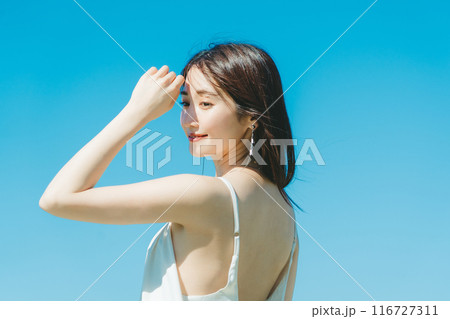 若い女性の紫外線 UVケアイメージ 116727311