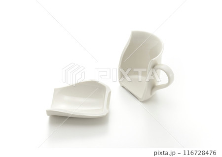 割れたコップ 116728476