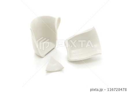 割れたコップ 116728478