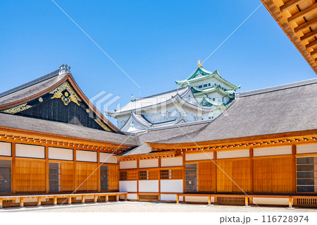 特別史跡 名古屋城 本丸御殿から小天守閣と天守閣を望む 特別史跡 名古屋城 本丸御殿から小天守閣と天守閣を望む 116728974