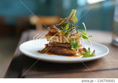 鱧天ぷらとフォアグラ、夏野菜の一品 116730081