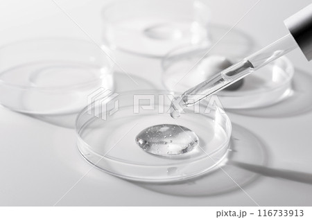 ペトリ皿とピペットの美容、医療のイメージ 116733913