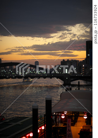 屋形船と夕焼け 浅草 隅田川 屋形船と夕焼け 浅草 隅田川 116733924