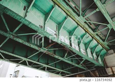 鉄道橋の桁下 JR総武線浅草橋駅 2024.07　a-3 フィルム調 116734092