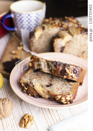 healthy banana bread 116735403