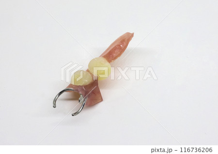 破損した部分入れ歯 116736206