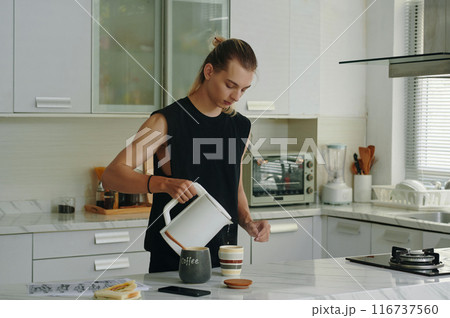Model Making Coffee In The Kitchen Model Making Coffee In The Kitchen 116737560