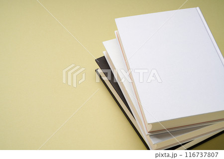 ハードカバーの本 116737807