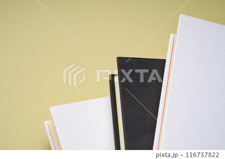 ハードカバーの本 116737822