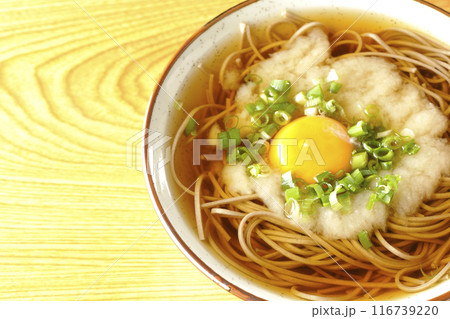 月見とろろ蕎麦を俯瞰で撮影 月見とろろ蕎麦を俯瞰で撮影 116739220