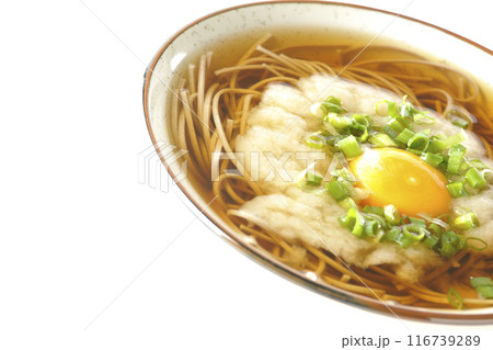 月見とろろ蕎麦を白背景で撮影 月見とろろ蕎麦を白背景で撮影 116739289